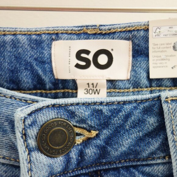 SO Junior's High Rise Curvy 90s Bootcut Jeans Medium wash 11/W30 NWT! - Picture 9 of 10